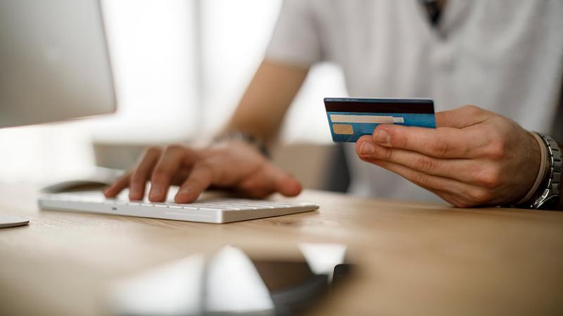 Evite fraudes digitales este Amor y Amistad