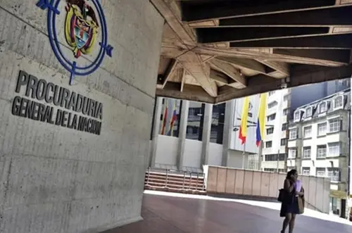 Procuraduría investiga a exedecán de Presidencia por violencia de género