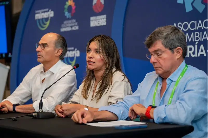 Colombia abre camino en minería con protocolo de género