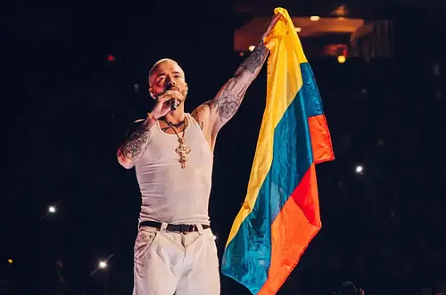 J Balvin deslumbra Medellín con invitados de lujo