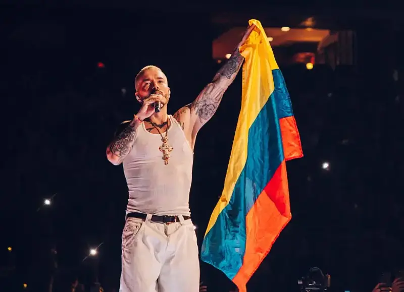 J Balvin deslumbra Medellín con invitados de lujo