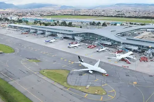Colombia restablece su operación aérea al 98% este martes
