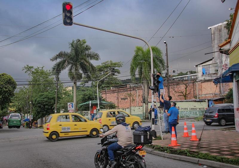 Villavicencio reactiva fotomultas y moderniza semáforos