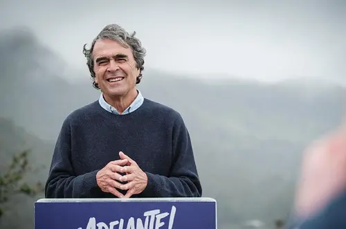 Candidato Fajardo anuncia no participación en consulta 2026