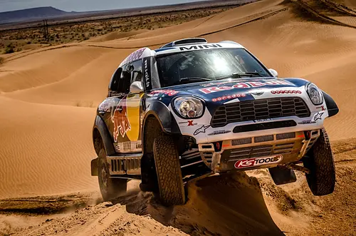 MINI refuerza su legado histórico en el rally mundial