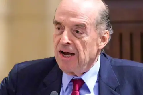 Fiscalía formula cargos a Leyva por caso pasaportes