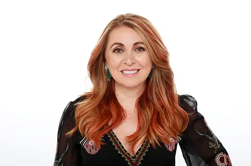 Experta colombiana publica guía para enfrentar el miedo animal causado por pólvora