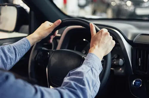 Cinco errores al volante que siguen causando accidentes