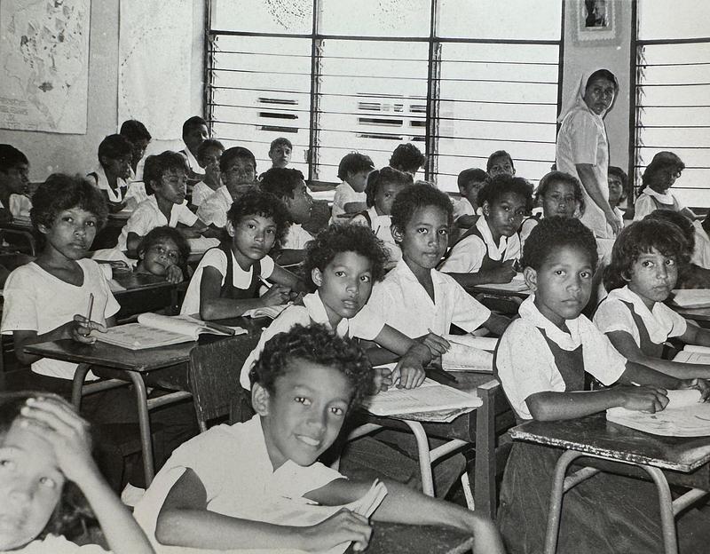 Deserción y baja natalidad amenazan educación en Colombia