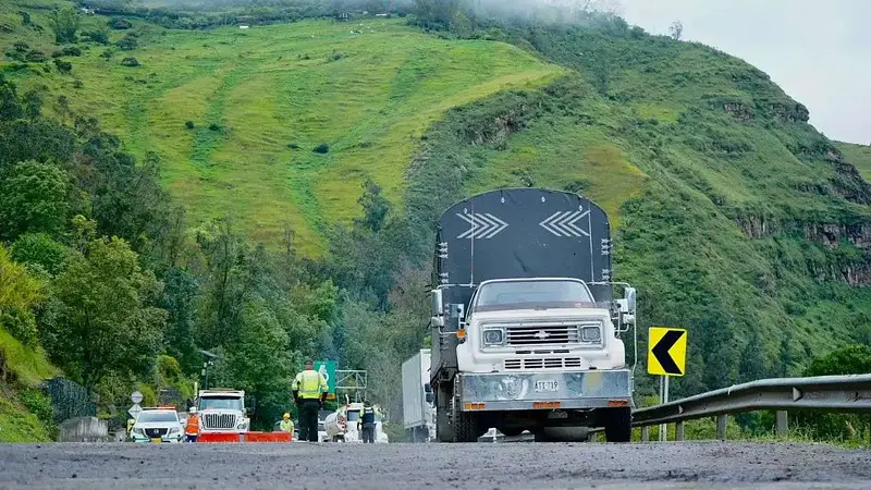 Ajustan movilidad en la vía al Llano por festivo de octubre