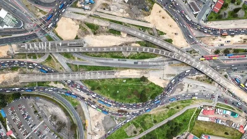 Bogotá dio paso a una nueva era con la implosión en Puente Aranda