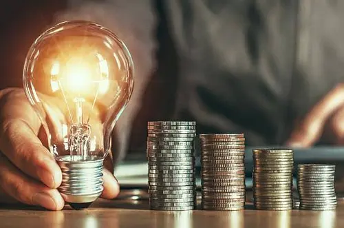 Gobierno regula tarifas para estabilizar costo de energía
