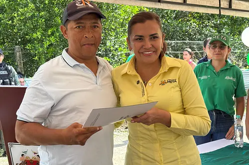 Gobernadora entrega títulos de vivienda en El Dorado