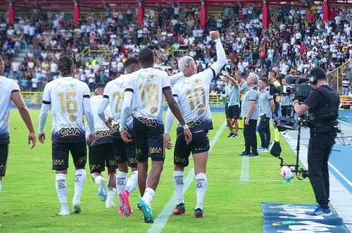 Llaneros afianza su posición rumbo a los cuadrangulares