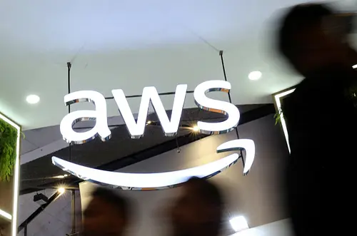 Falla en AWS provocó caída global de aplicaciones digitales