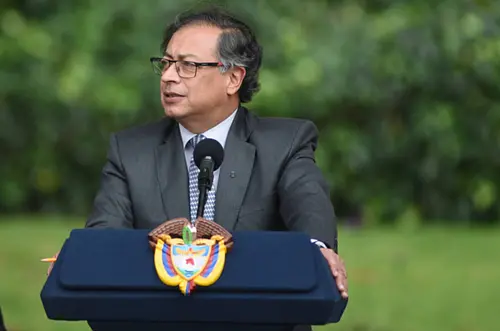 Corte obliga a Petro a retractarse por ataque a periodistas