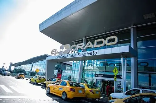 Operaciones en El Dorado suspendidas por niebla en Bogotá