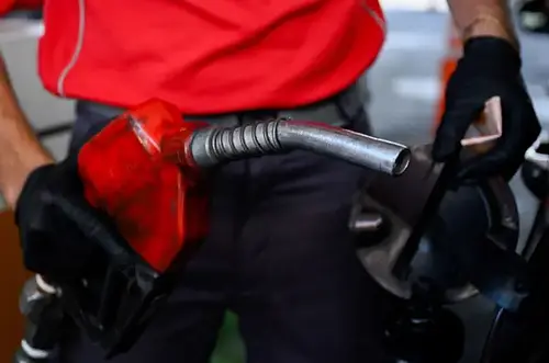 Nuevo golpe al bolsillo: sube gasolina y diésel en Colombia