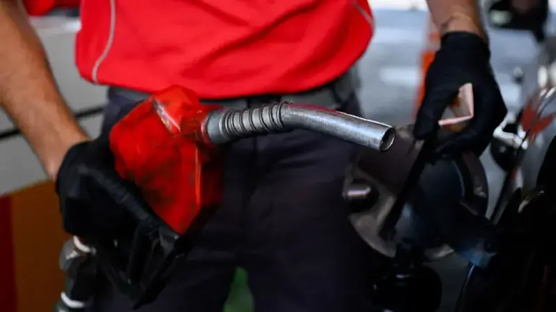 Nuevo golpe al bolsillo: sube gasolina y diésel en Colombia