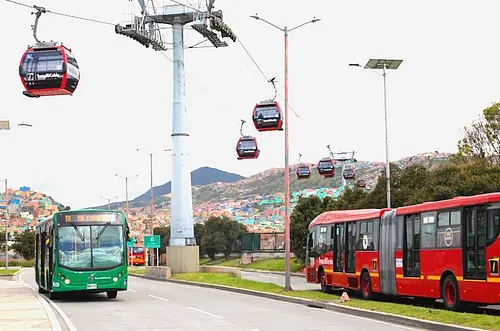 Un tercio de colombianos usa transporte público al trabajo