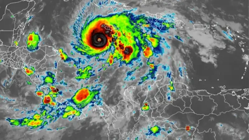 Huracán Melissa amenaza Jamaica con vientos catastróficos