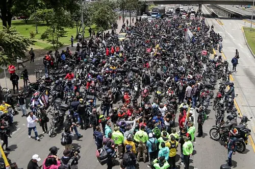 Caos en Bogotá: motociclistas paralizan la ciudad