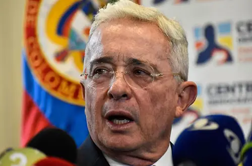 Uribe inicia diálogo político con miras a las elecciones de 2026