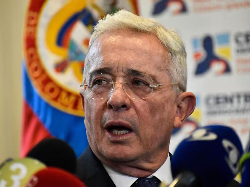 Uribe inicia diálogo político con miras a las elecciones de 2026