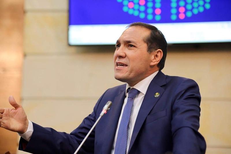 Procuraduría investiga al ministro Antonio Sanguino