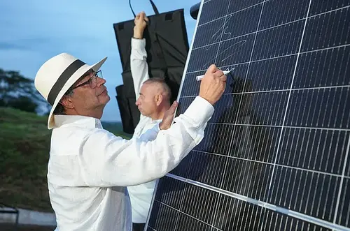 Gobierno lanzará empresa nacional de paneles solares