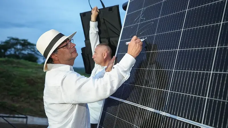 Gobierno lanzará empresa nacional de paneles solares