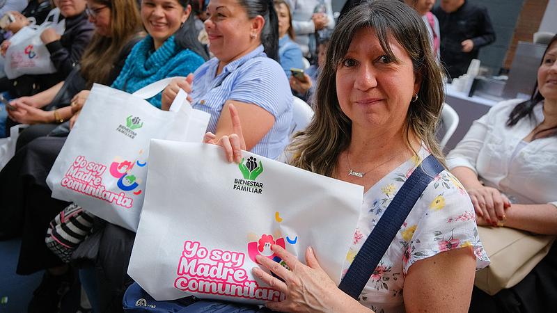 Vinculación laboral de 2.300 madres comunitarias al ICBF
