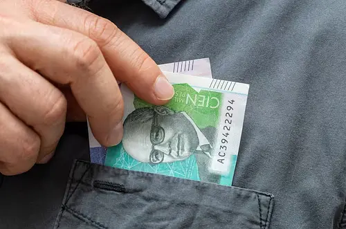 Cuánto dinero en efectivo puede transportar dentro del país