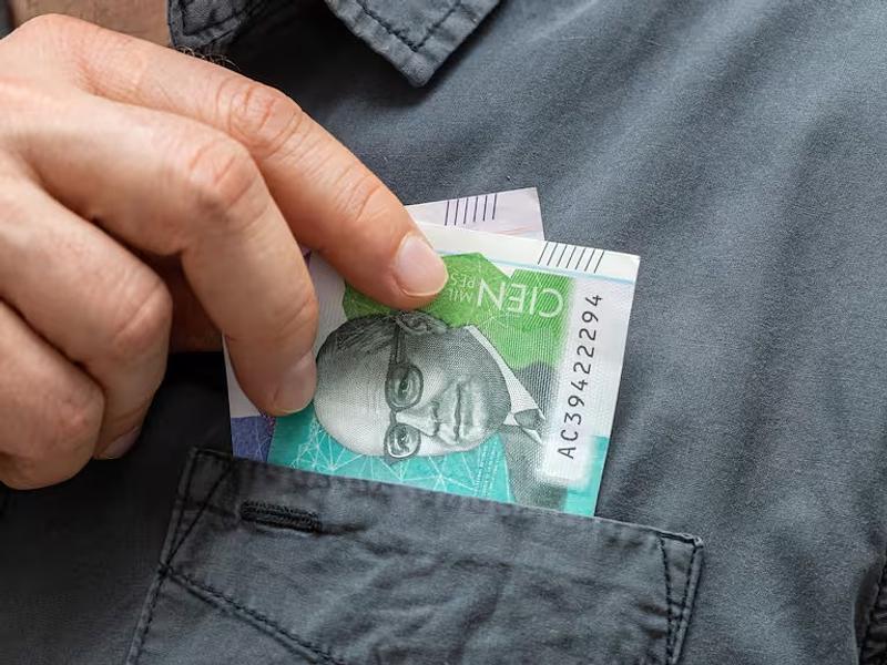 Cuánto dinero en efectivo puede transportar dentro del país