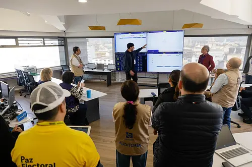 (software) de las elecciones son auditados por el CAPEL