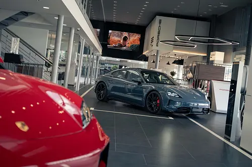 Llegan a Colombia los nuevos modelos eléctricos de Porsche