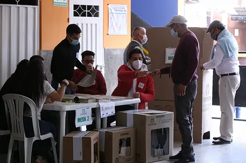 97,7 % de mesas ya tienen testigos electorales