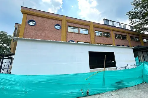 Hospital avanza en la construcción de nuevas salas de espera