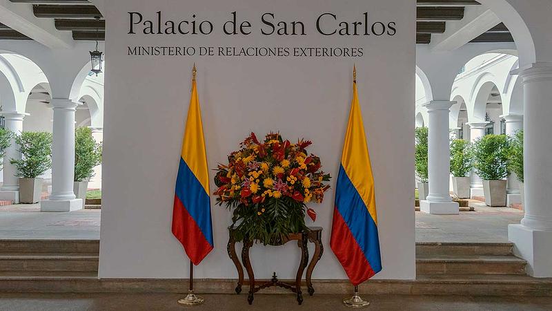 Gobierno de Colombia y Venezuela acuerdan posponer reunión