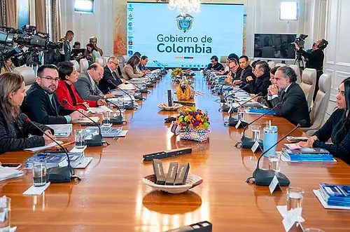 Presidente Petro ordena eliminar subsidios a la gasolina