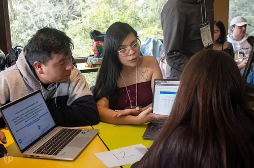 ¿Cómo se informan los jóvenes hoy? Memes microvideos y redes