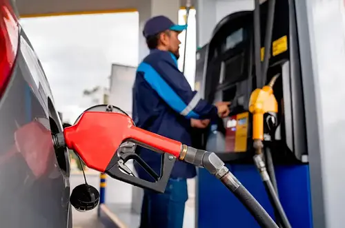 Minhacienda confirma cuánto bajará el precio de la gasolina