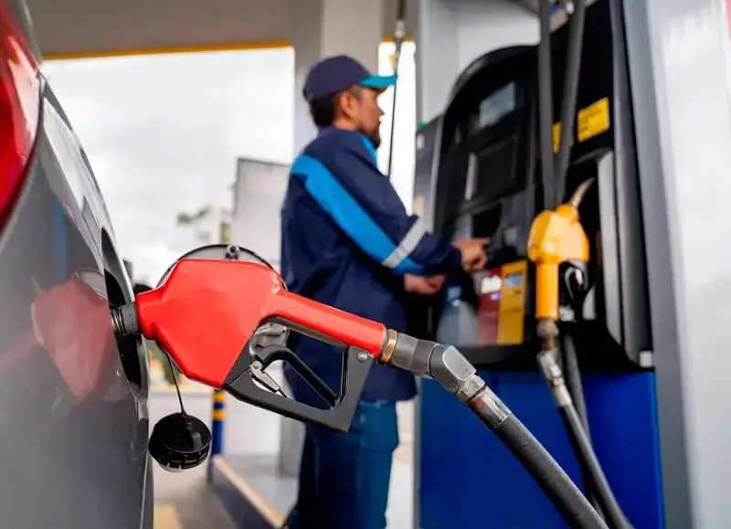 Minhacienda confirma cuánto bajará el precio de la gasolina