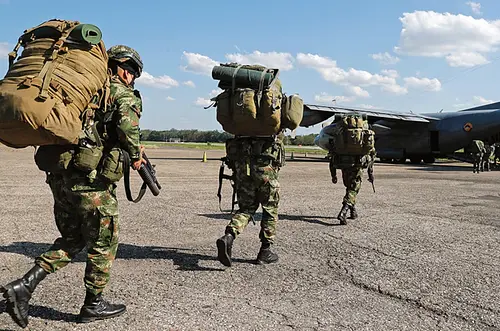 Tras reunión Petro-Trump fuerzas Militares lanzan bombardeo