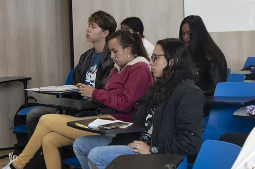 El estrés académico aumenta el riesgo de depresión