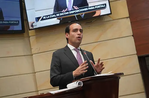 Alejandro Vega exige que doble calzada vía al Llano avance