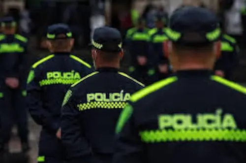 Terror en Saravena: un muerto y ocho policías heridos