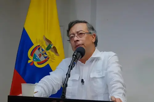 Con gasolina en $16.000 Petro propone migrar a eléctricos