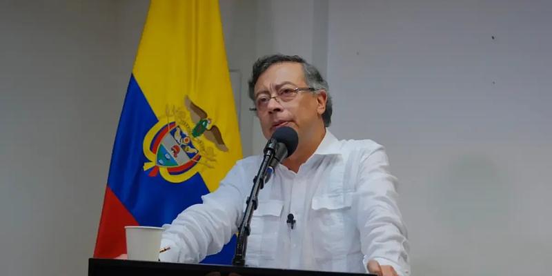 Con gasolina en $16.000 Petro propone migrar a eléctricos