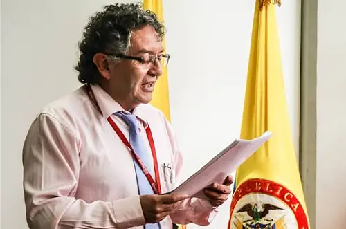 Petro pide renuncia en la UIAF y genera dudas